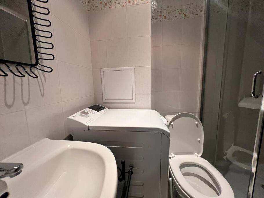 Cozy 1 Bedroom Apartment Next To The Gondola Bansko Bagian luar foto
